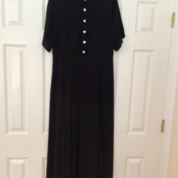 Zara maxi dress in navy blue. Flowy material with gored hem. Size medium. - Picture 2 of 7
